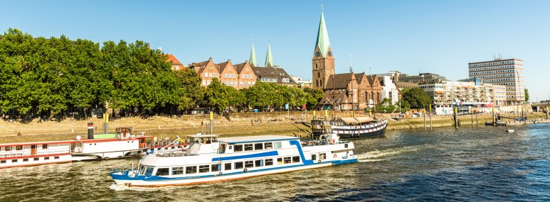 Blick über die Weser und auf die Altstadt - Bahnhit.de, © getty, Foto: querbeet