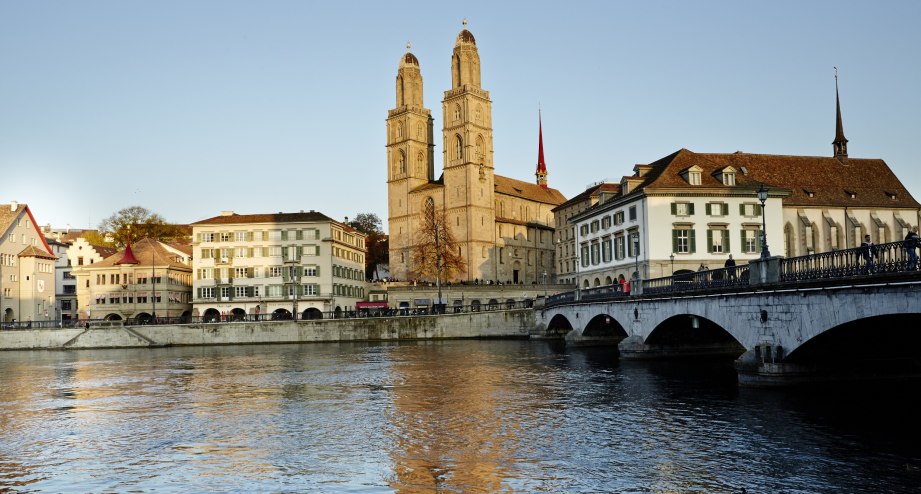 Die Münsterbrücke in Zürich - BAHNHIT.DE, © Zürich Tourismus
