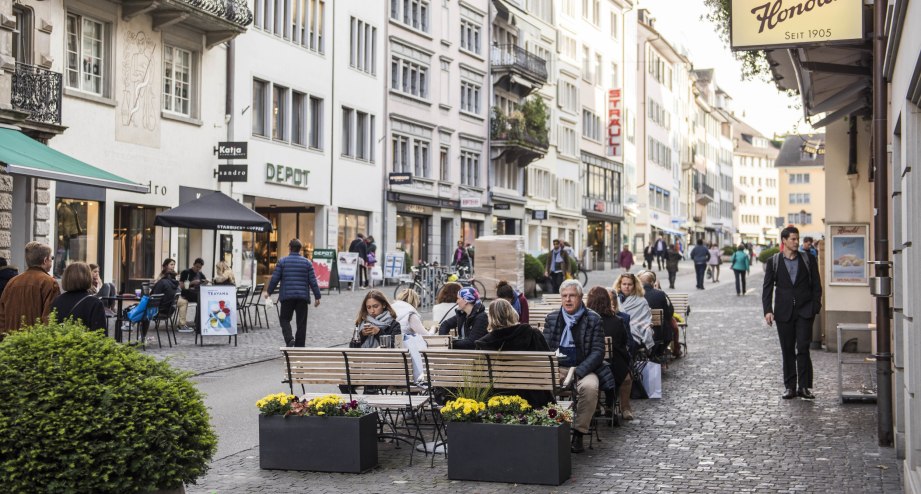 Shopping in der Altstadt von Zürich - BAHNHIT.DE, © Zürich Tourismus