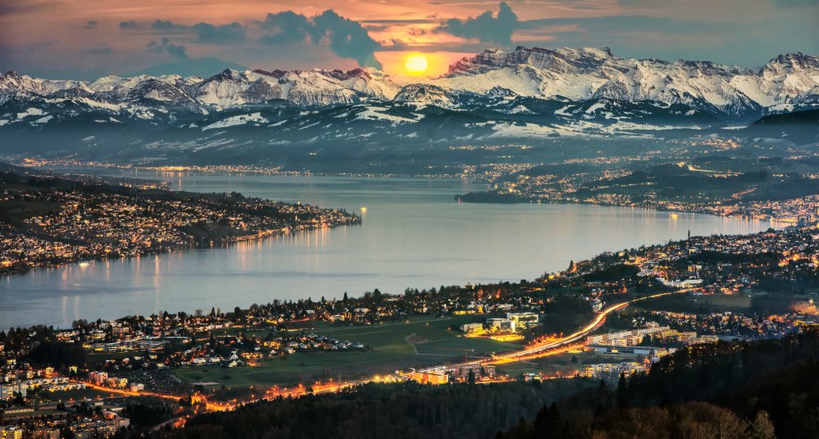 Blick auf die Stadt vom Uetliberg - BAHNHIT.DE, © Getty, Foto: Stanleychen