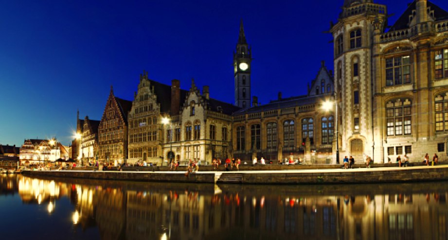 Gent Abends am Wasser, © GettyImages_KAGHAT HATIM.; 