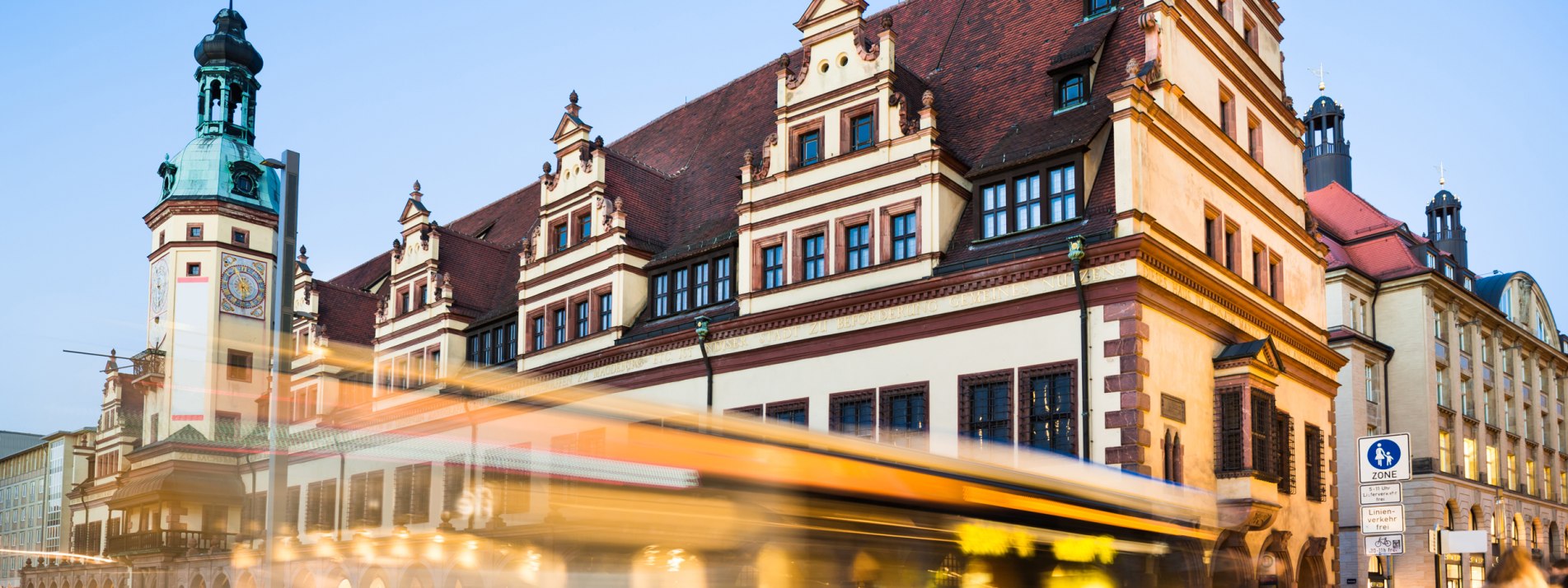 Rathaus und Naschmarkt in Leipzig - BAHNHIT.DE, © getty, Foto: TommL