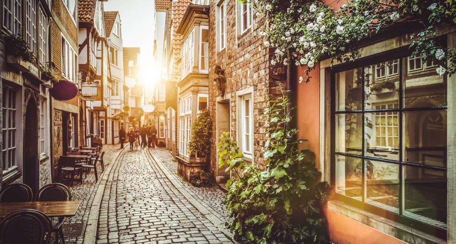 Das malerische Schnoorviertel in Bremen  - BAHNHIT.DE, © getty, Foto: JR Photography