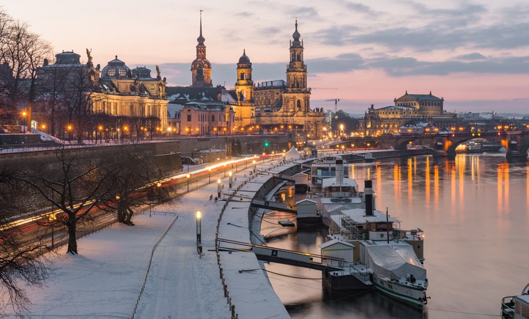 Dresden Skyline im Winter, © gettyimages NATTAWIT__SREERUNG; 