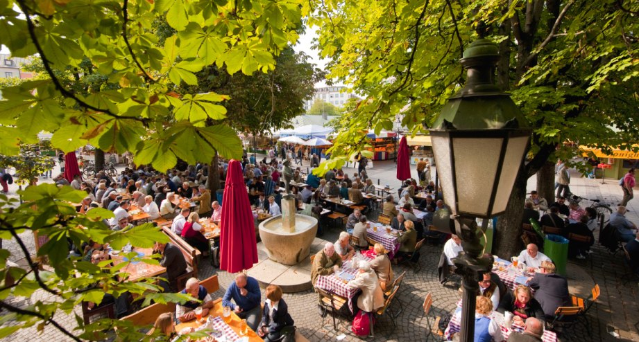 Gallerie-Viktualienmarkt-mit-Biergarten, © GettyImages, Atlantide Phototravel