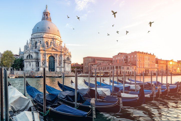 Venedig Boote Sonnenaufgang, © Getty Images JaCZhou Jiaqing