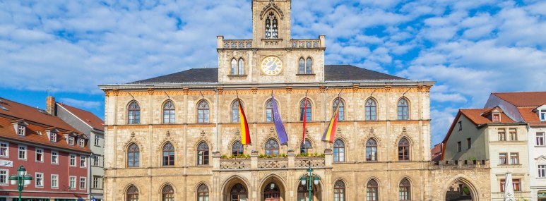 Das Rathaus von Weimar - BAHNHIT.DE, © getty, Foto: Meinzahn